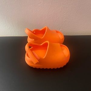 Toddler Yeezy slides 4C